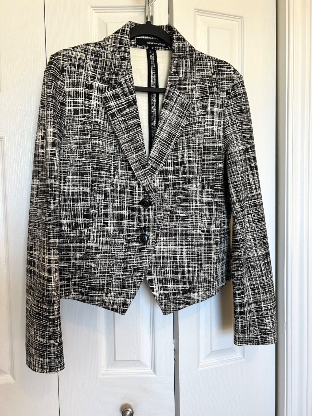 Like New Amanda+Chelsea Black and Off White Ponte Cropped Blazer Size 12 - Picture 3 of 15